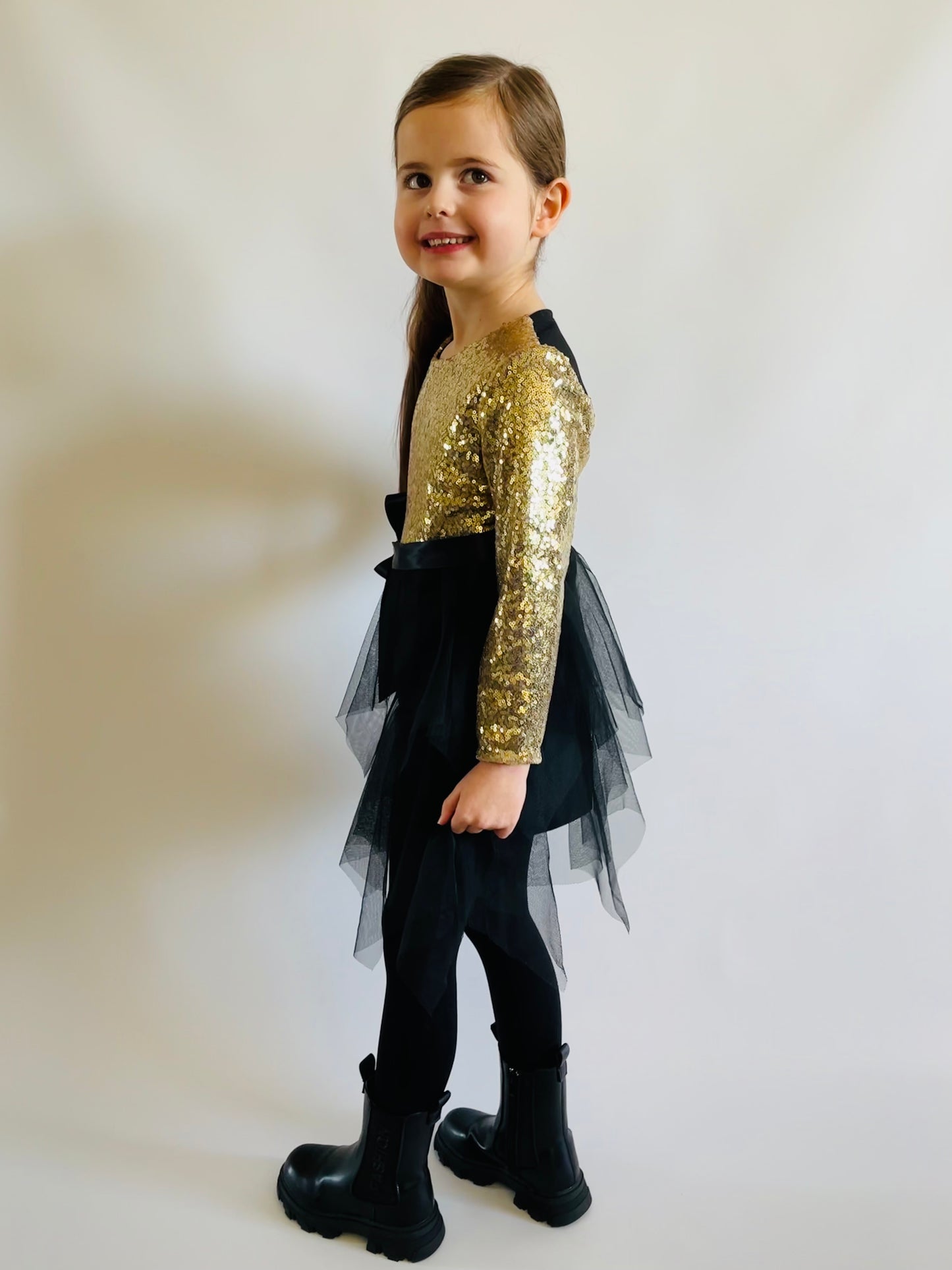 Robe sequins doré
